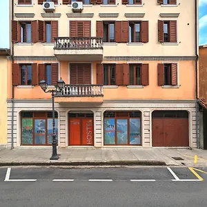 hostel-tias.albaniahotels.org/